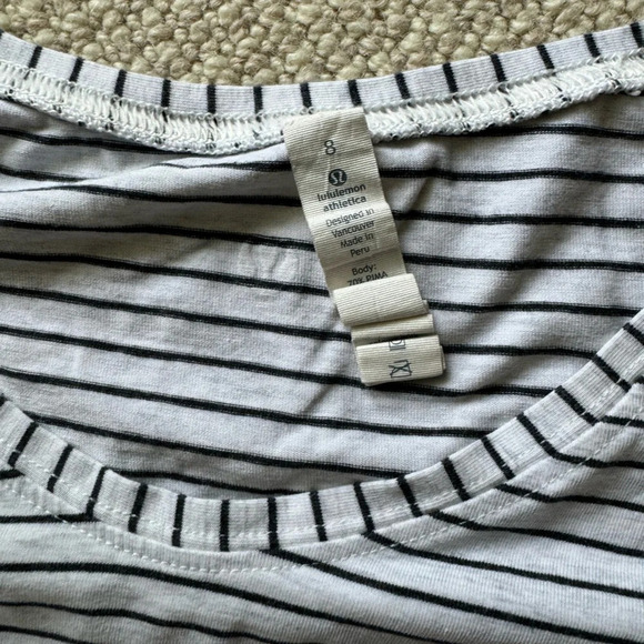 Lululemon top size 8!! Fits any size 4-8 - Picture 2 of 2